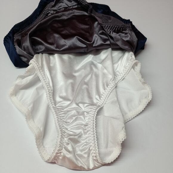 Vanity Fair Radiant Collection Light Control Undershapers 3 Pack Briefs 4XL/11 - Picture 4 of 5